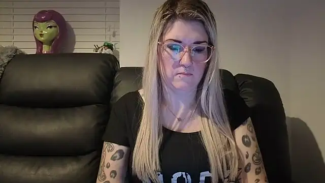 Snapshot of Sizzling_Indie36 chatting on 02-23-26, 08:31 Sizzling Indie36 online show from 02-23-26, 08:31