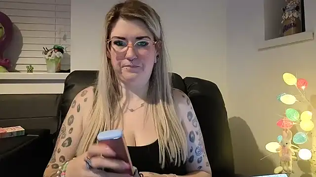 Snapshot of Sizzling_Indie36 chatting on 02-26-26, 11:05 Sizzling Indie36 online show from 02-26-26, 11:05