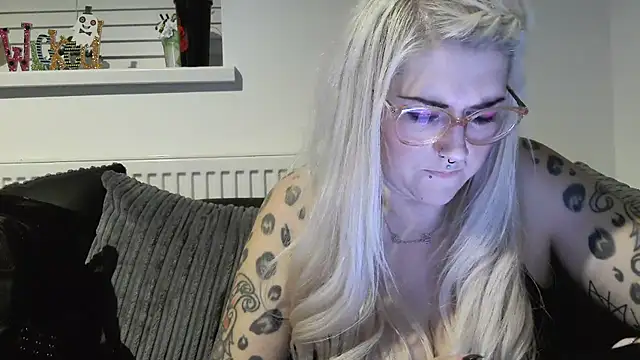 Sizzling Indie36 online show from 10-17-25, 08:10