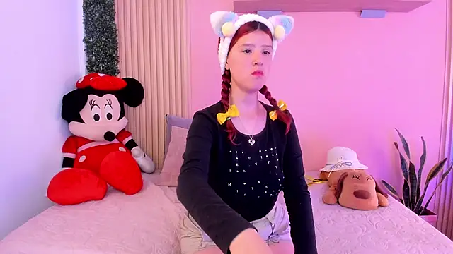 Snapshot of Sophie_joyy chatting on 09-19-25, 05:06 Sophie joyy online show from 09-19-25, 05:06