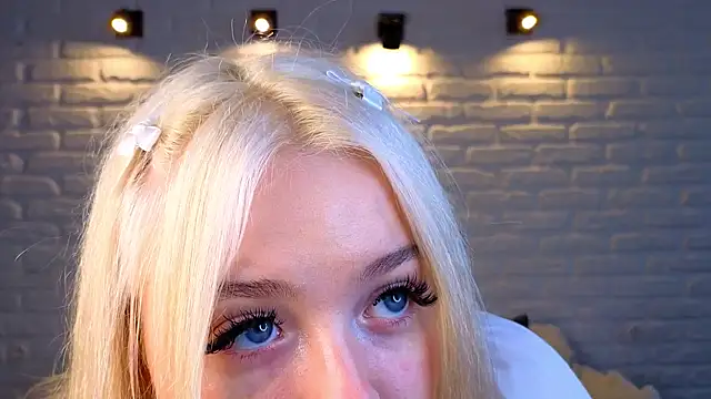 minigirl online show from 03-15-25, 10:24