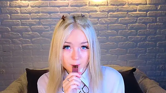 minigirl online show from 03-19-25, 04:03