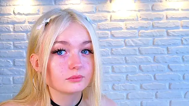 minigirl online show from 03-18-25, 10:17