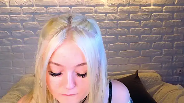 minigirl online show from 03-21-25, 10:17