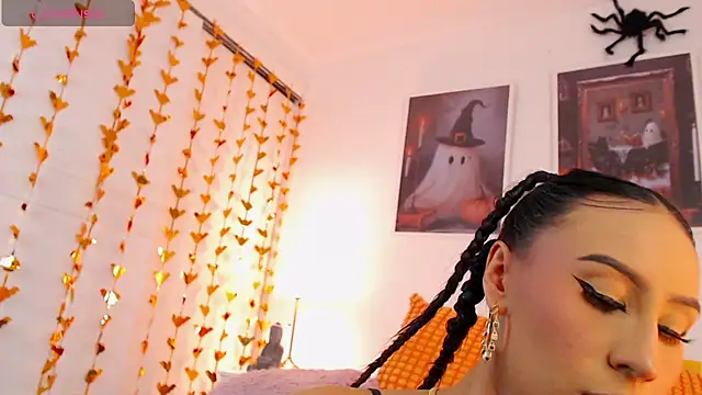 Valen ross  online show from 10-26-25, 02:39