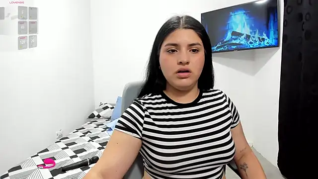 pareja curiosa19 online show from 10-05-25, 12:23