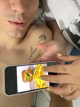 pareja curiosa19 online show from 10-10-25, 02:23