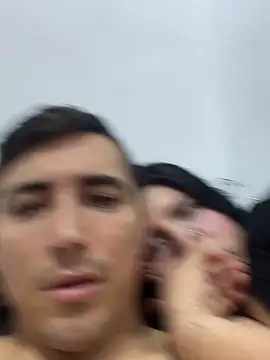 pareja curiosa19 online show from 12-22-25, 04:01