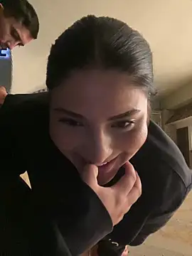 pareja curiosa19 online show from 05-04-26, 11:51