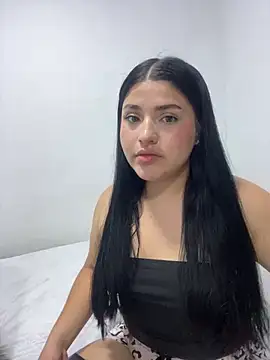 pareja curiosa19 online show from 05-06-26, 12:36