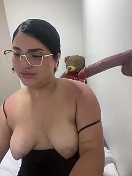 pareja curiosa19 online show from 04-21-26, 01:42
