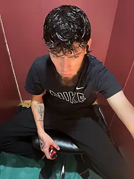 bwcizThrobbing online show from 10-28-25, 09:41