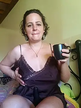 Snapshot of emiliemilf chatting on 06-18-26, 08:36 emiliemilf online show from 06-18-26, 08:36