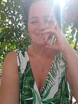 emiliemilf online show from 04-28-26, 07:51