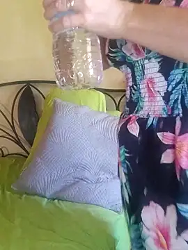 Snapshot of emiliemilf chatting on 02-13-26, 07:47 emiliemilf online show from 02-13-26, 07:47