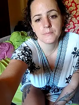 Snapshot of emiliemilf chatting on 06-14-26, 08:10 emiliemilf online show from 06-14-26, 08:10