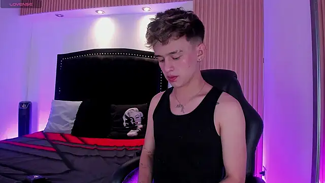 LiamWildx20 online show from 04-25-26, 04:26