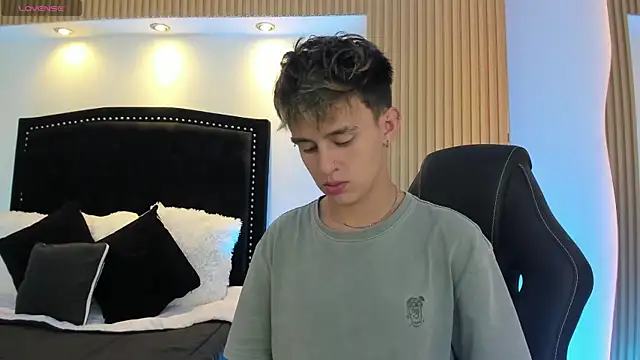 LiamWildx20 online show from 05-22-26, 05:38