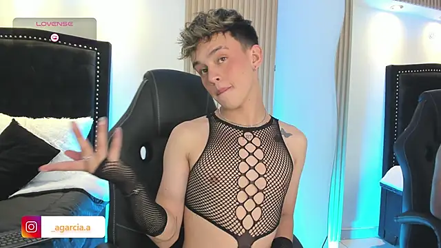 LiamWildx20 online show from 05-19-26, 04:41