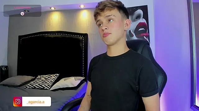 LiamWildx20 online show from 03-28-26, 04:57