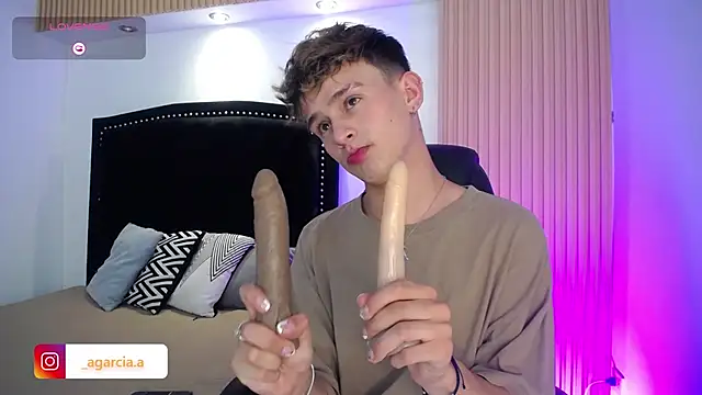 LiamWildx20 online show from 04-14-26, 04:39