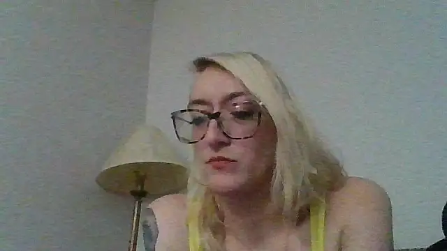 Kittaekatt online show from 02-05-26, 03:57