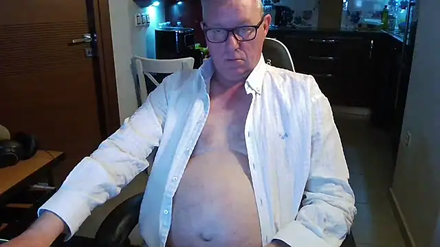 Snapshot of JamesBauer chatting on 02-28-26, 04:34 JamesBauer online show from 02-28-26, 04:34