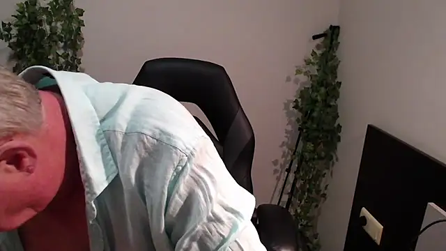 Snapshot of JamesBauer chatting on 09-11-25, 03:50 JamesBauer online show from 09-11-25, 03:50