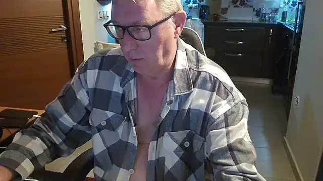 Snapshot of JamesBauer chatting on 02-18-26, 04:32 JamesBauer online show from 02-18-26, 04:32