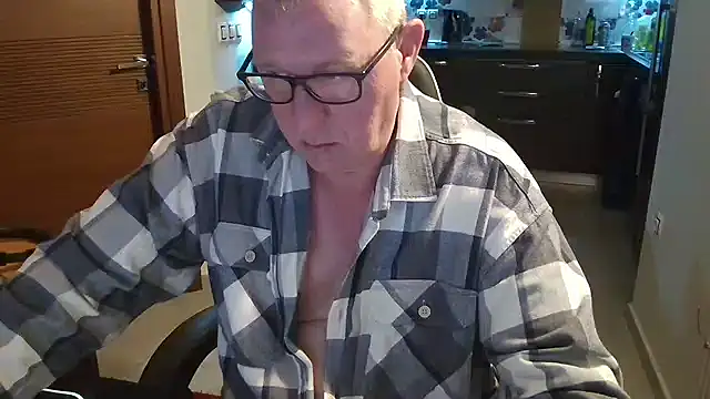 Snapshot of JamesBauer chatting on 02-24-26, 04:35 JamesBauer online show from 02-24-26, 04:35