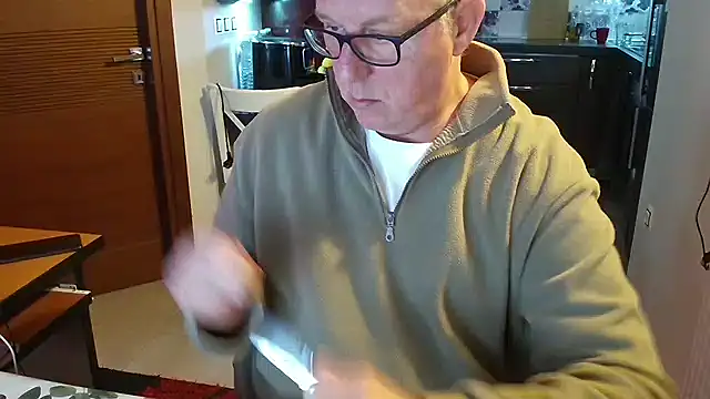 Snapshot of JamesBauer chatting on 02-03-26, 06:40 JamesBauer online show from 02-03-26, 06:40