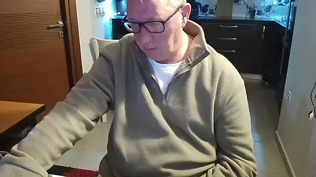 Snapshot of JamesBauer chatting on 02-05-26, 04:52 JamesBauer online show from 02-05-26, 04:52