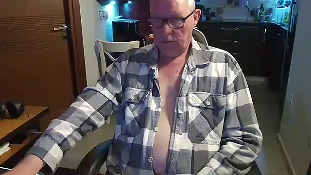 Snapshot of JamesBauer chatting on 02-25-26, 05:07 JamesBauer online show from 02-25-26, 05:07