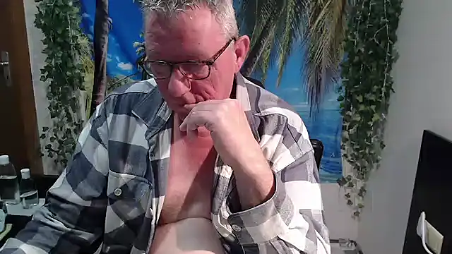 Snapshot of JamesBauer chatting on 12-02-25, 04:47 JamesBauer online show from 12-02-25, 04:47