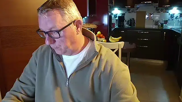 Snapshot of JamesBauer chatting on 02-01-26, 04:33 JamesBauer online show from 02-01-26, 04:33