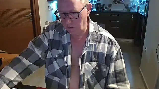 Snapshot of JamesBauer chatting on 02-12-26, 04:23 JamesBauer online show from 02-12-26, 04:23