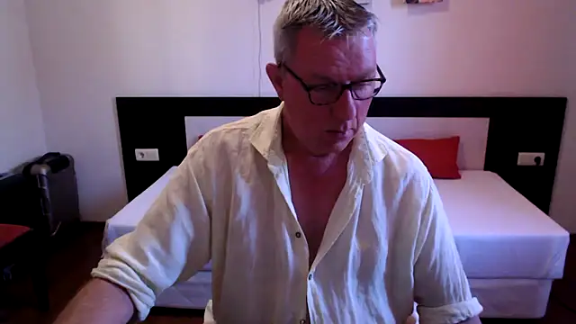 Snapshot of JamesBauer chatting on 03-21-25, 05:00 JamesBauer online show from 03-21-25, 05:00