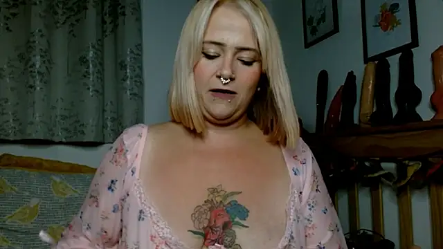 FilthyCuteOlivia online show from 09-19-25, 08:13