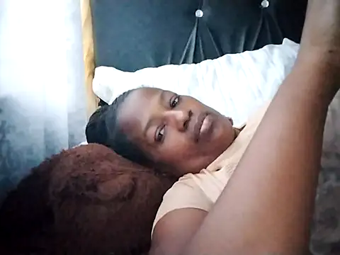 Snapshot of sexylira chatting on 05-16-26, 01:21 sexylira online show from 05-16-26, 01:21