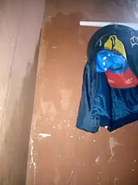 317894 online show from 10-24-25, 03:27