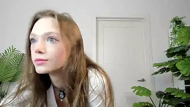 Snapshot of Sweet_Piece chatting on 10-23-25, 01:04 Sweet Piece online show from 10-23-25, 01:04