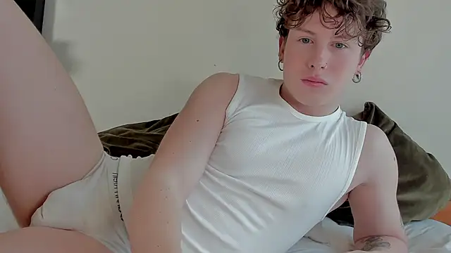 Snapshot of RobFavorite1 chatting on 03-16-25, 01:49 RobFavorite1 online show from 03-16-25, 01:49
