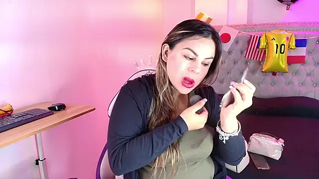 Snapshot of Lia_adamsss chatting on 06-19-26, 03:56 Lia adamsss online show from 06-19-26, 03:56