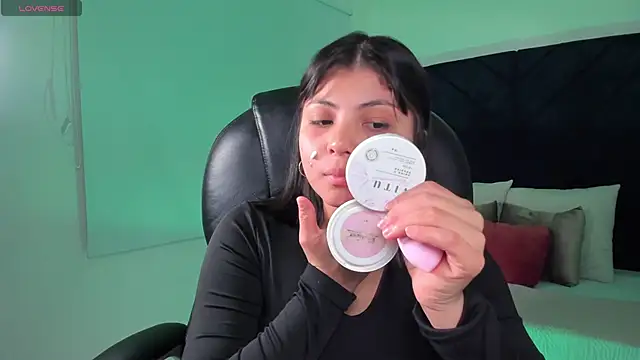 abby roux online show from 10-31-25, 03:14