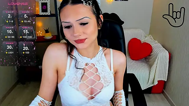 Kitti   online show from 11-11-25, 01:44