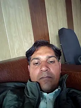 Snapshot of johnny8731 chatting on 11-23-25, 08:35 johnny8731 online show from 11-23-25, 08:35