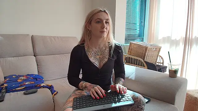 tattoobbgirl online show from 05-01-26, 03:50