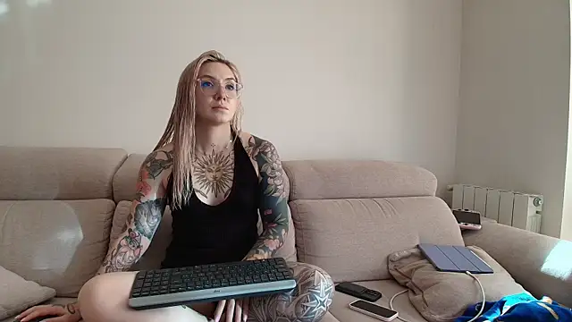 tattoobbgirl online show from 06-24-26, 04:16