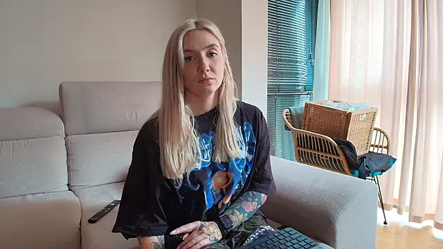 tattoobbgirl online show from 04-11-26, 01:15