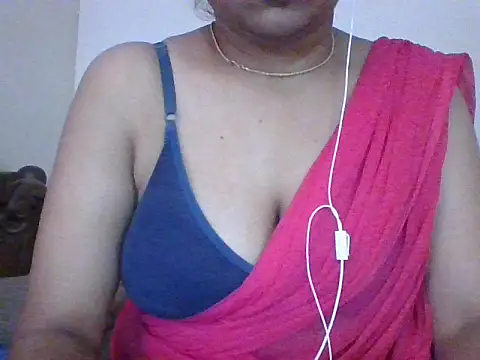 Snapshot of snehashreyatamil chatting on 10-29-25, 07:51 snehashreyatamil online show from 10-29-25, 07:51